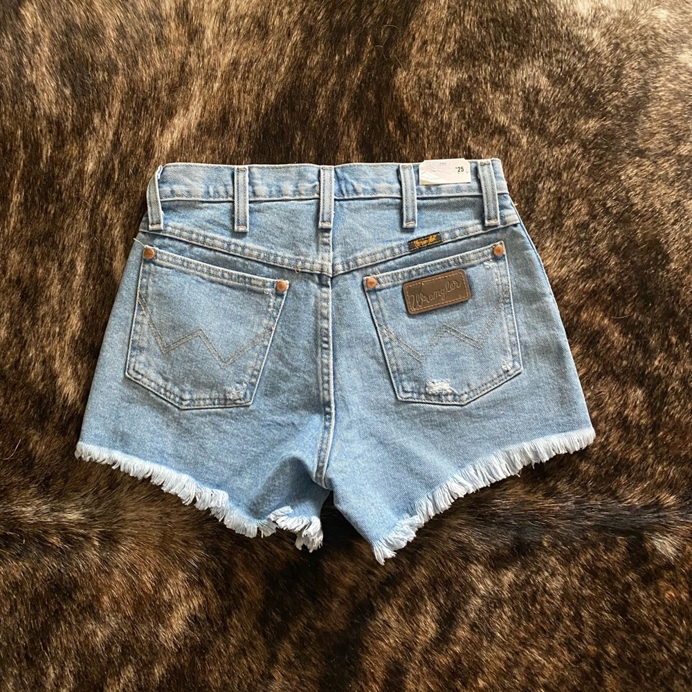Wrangler Women’s Reworked Shorts - Picture 3 of 7